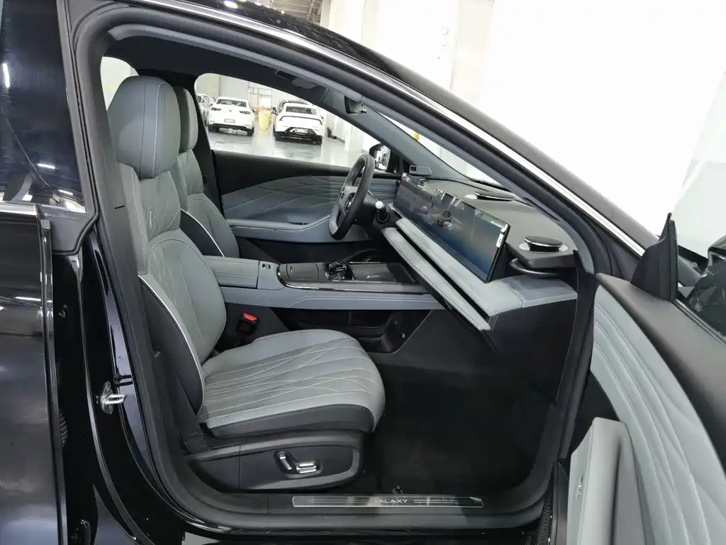 Geely Galaxy Galaxy E8 2025 2025 575km Voyage Smart Drive Edition