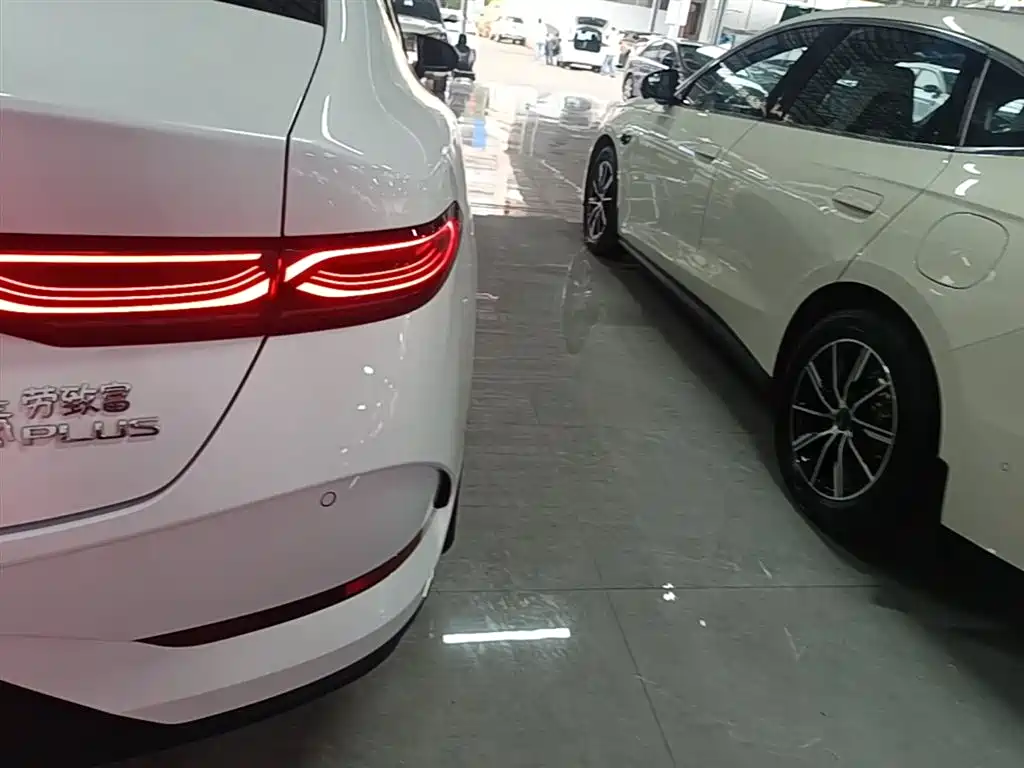 BYD Qin PLUS 2025 DM-i Smart Drive 55KM Leader фото 8