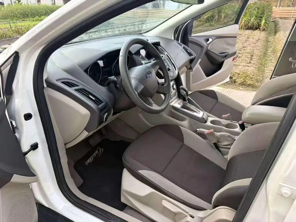 Фото 7 - Ford Focus