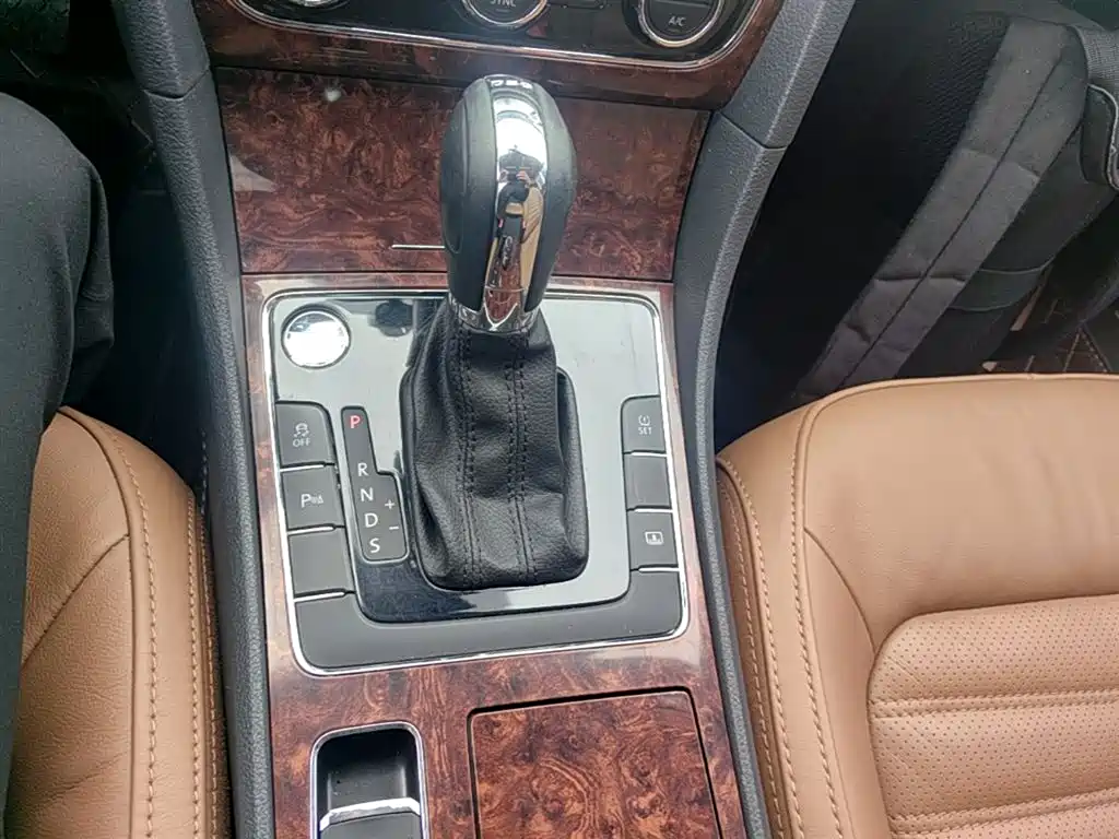 Volkswagen Passat 2014 1.8TSI DSG Executive Edition фото 14