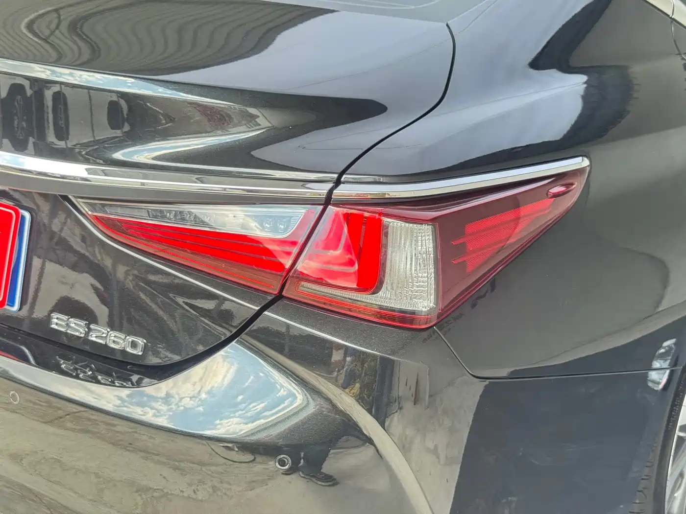 Фото 32 - Lexus ES
