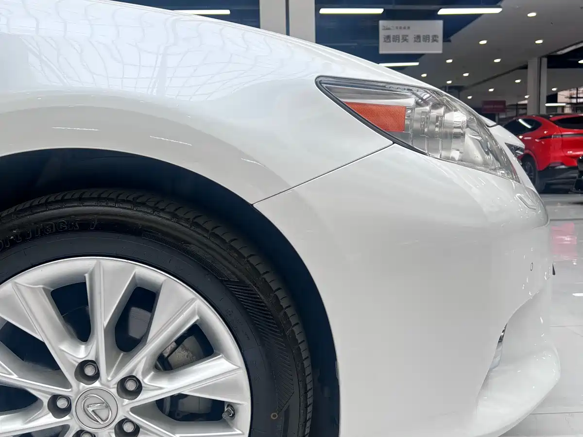Lexus ES 2013 300h Elite Edition фото 13