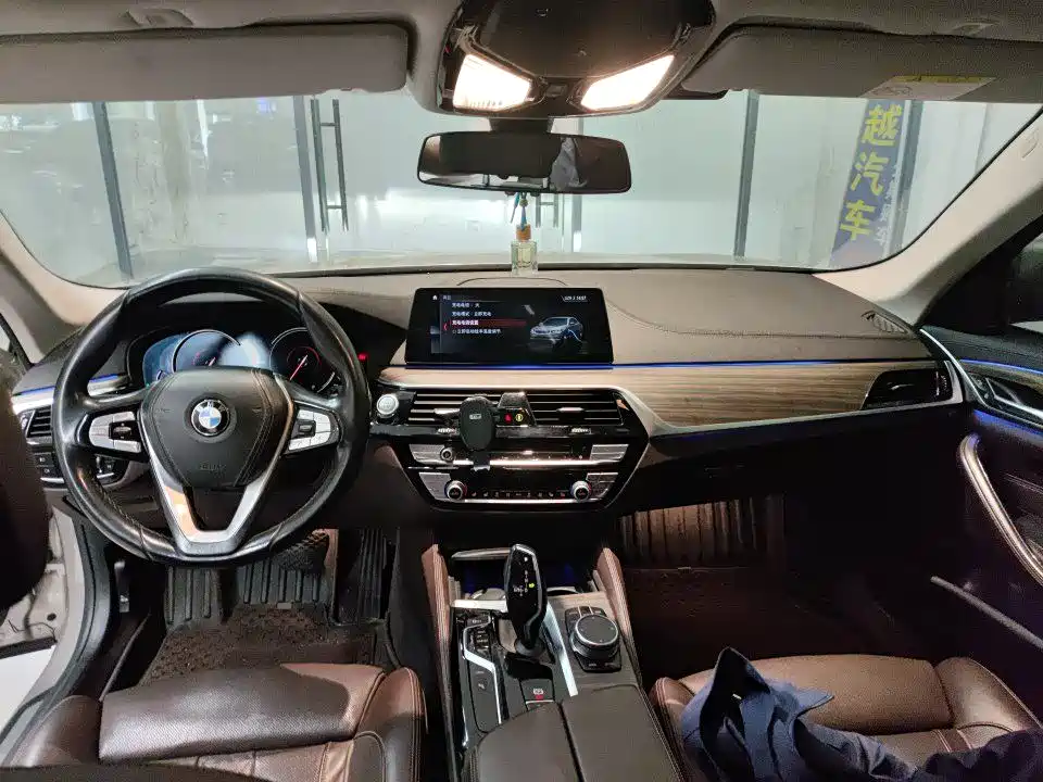 BMW 5 Series New Energy 2019 530Le Luxury Package фото 3