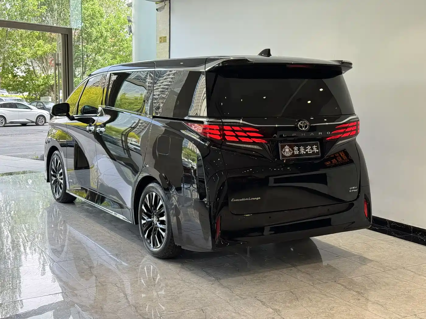 Toyota Alphard фото 23