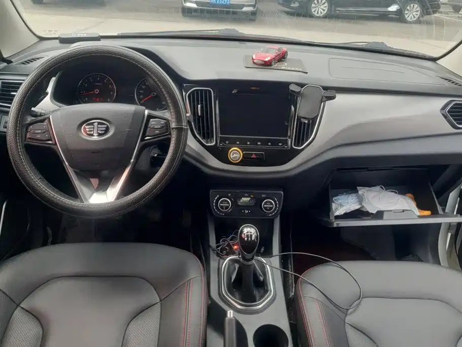 FAW Senya R7 2017 2017 Model 1.6L Manual Luxury