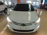 Photo 3 - Hyundai Reina