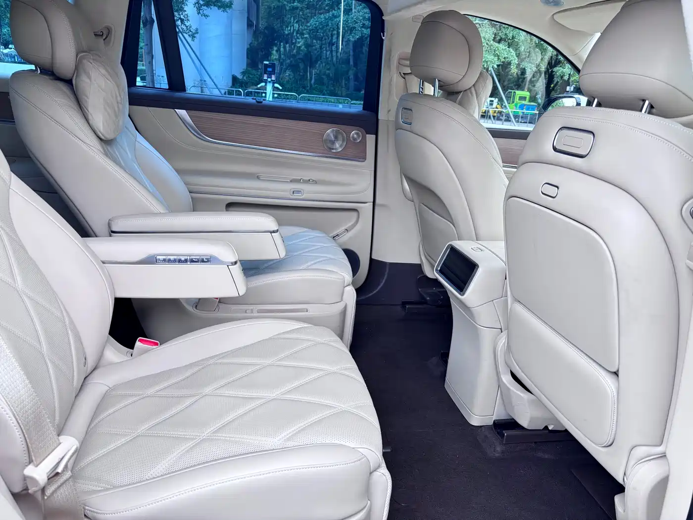 AITO Wenjie AITO M9 2025 Extended Range Ultra 52kWh 6-Seater фото 12