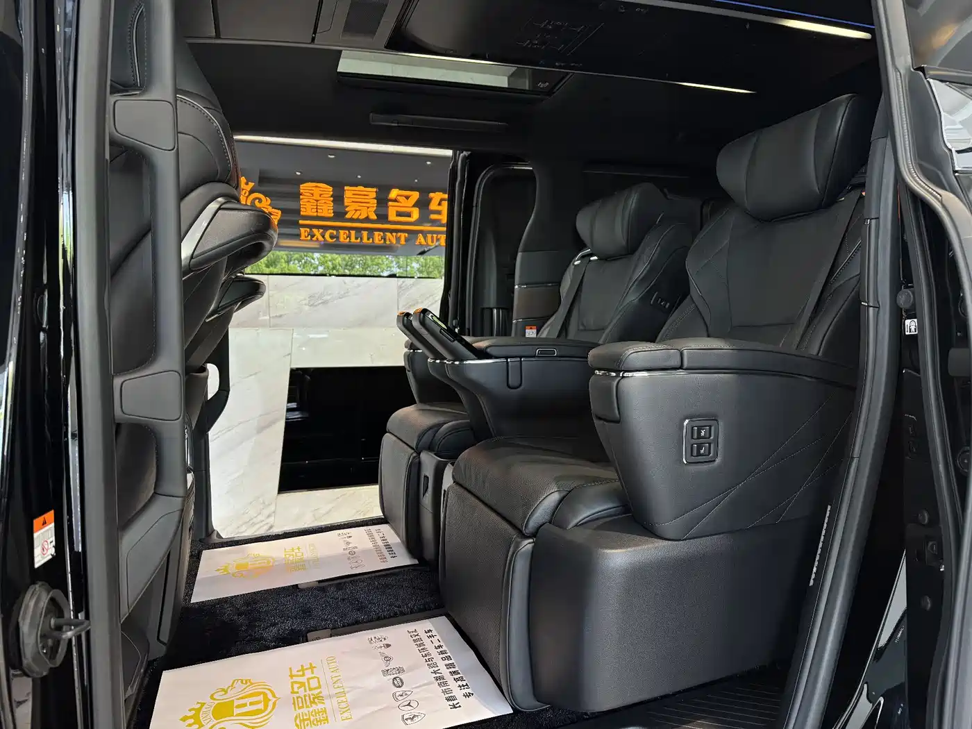 Toyota Alphard фото 11