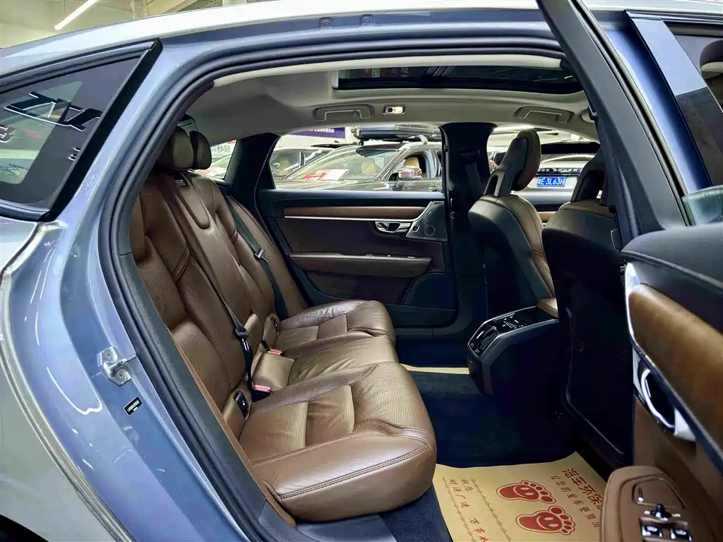 Фото 5 - Volvo S90