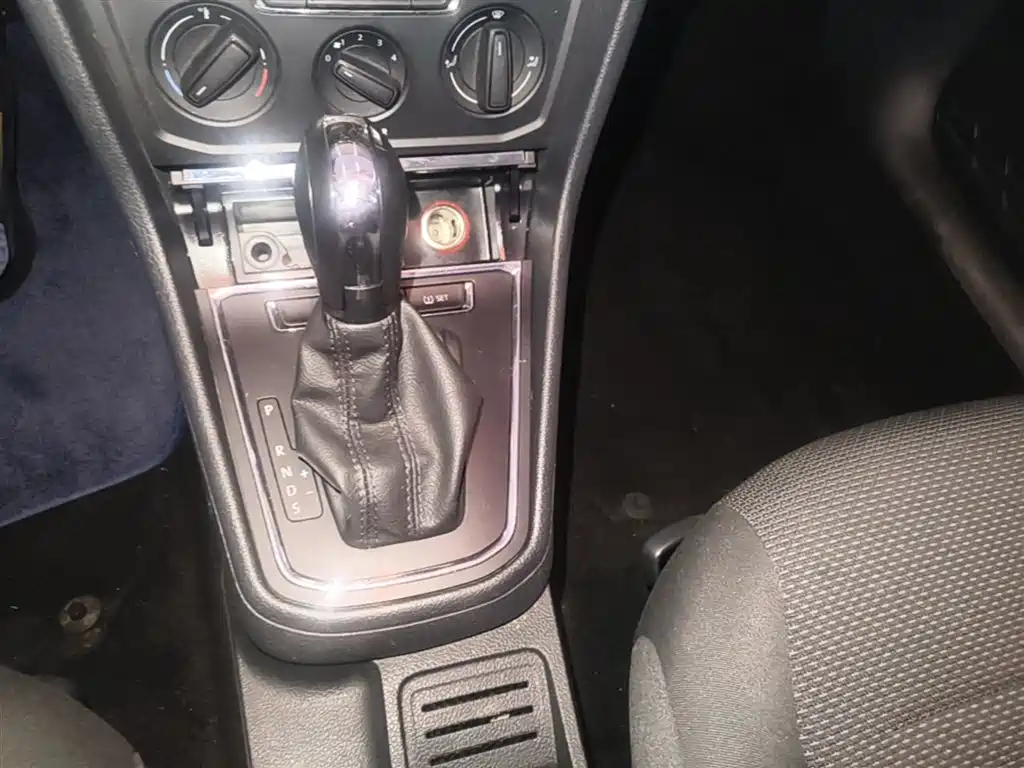 Volkswagen Bora 2018 1.5L Automatic Fashion фото 14