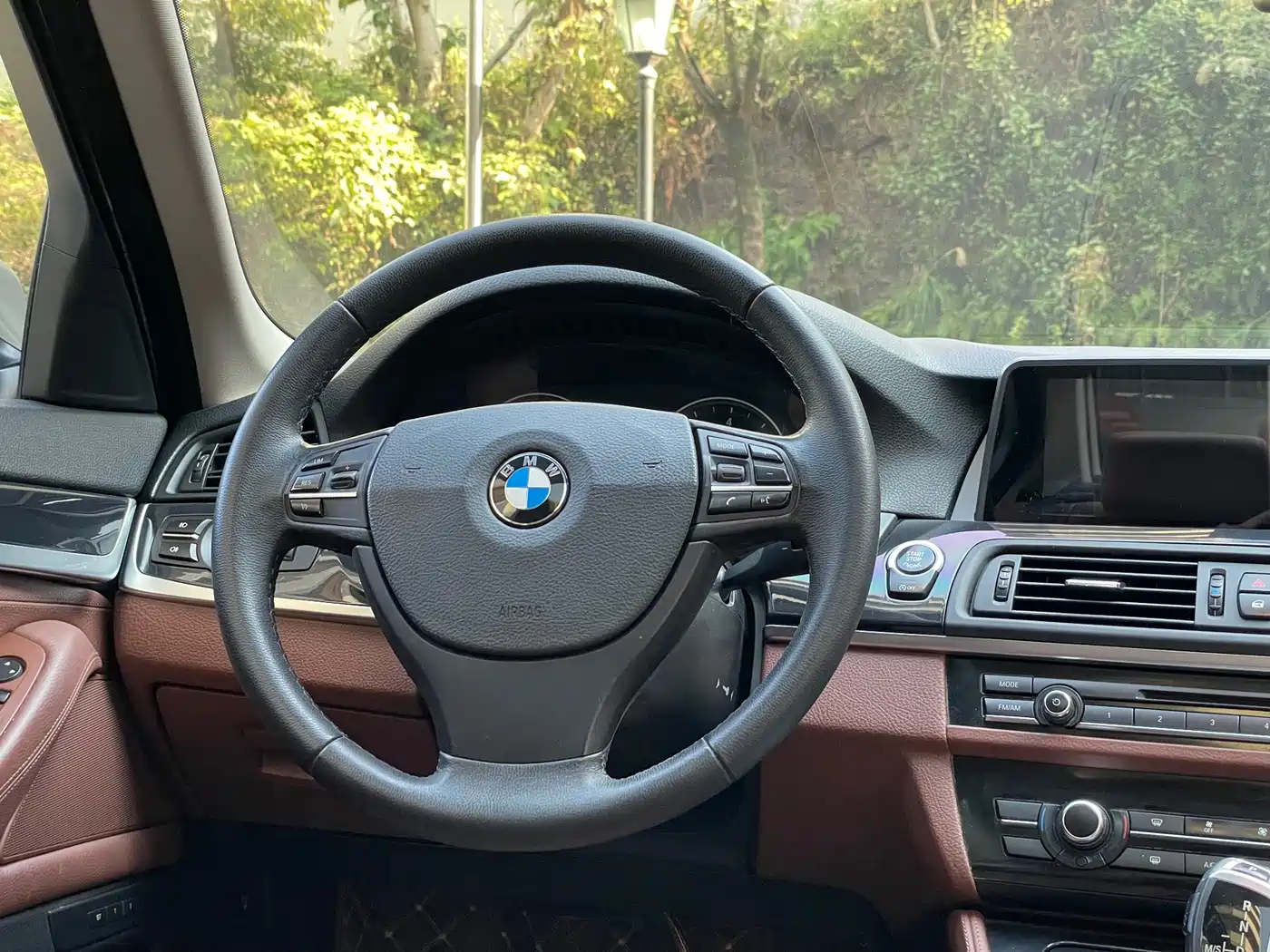 BMW 5 Series 2014 520Li Elegance фото 17