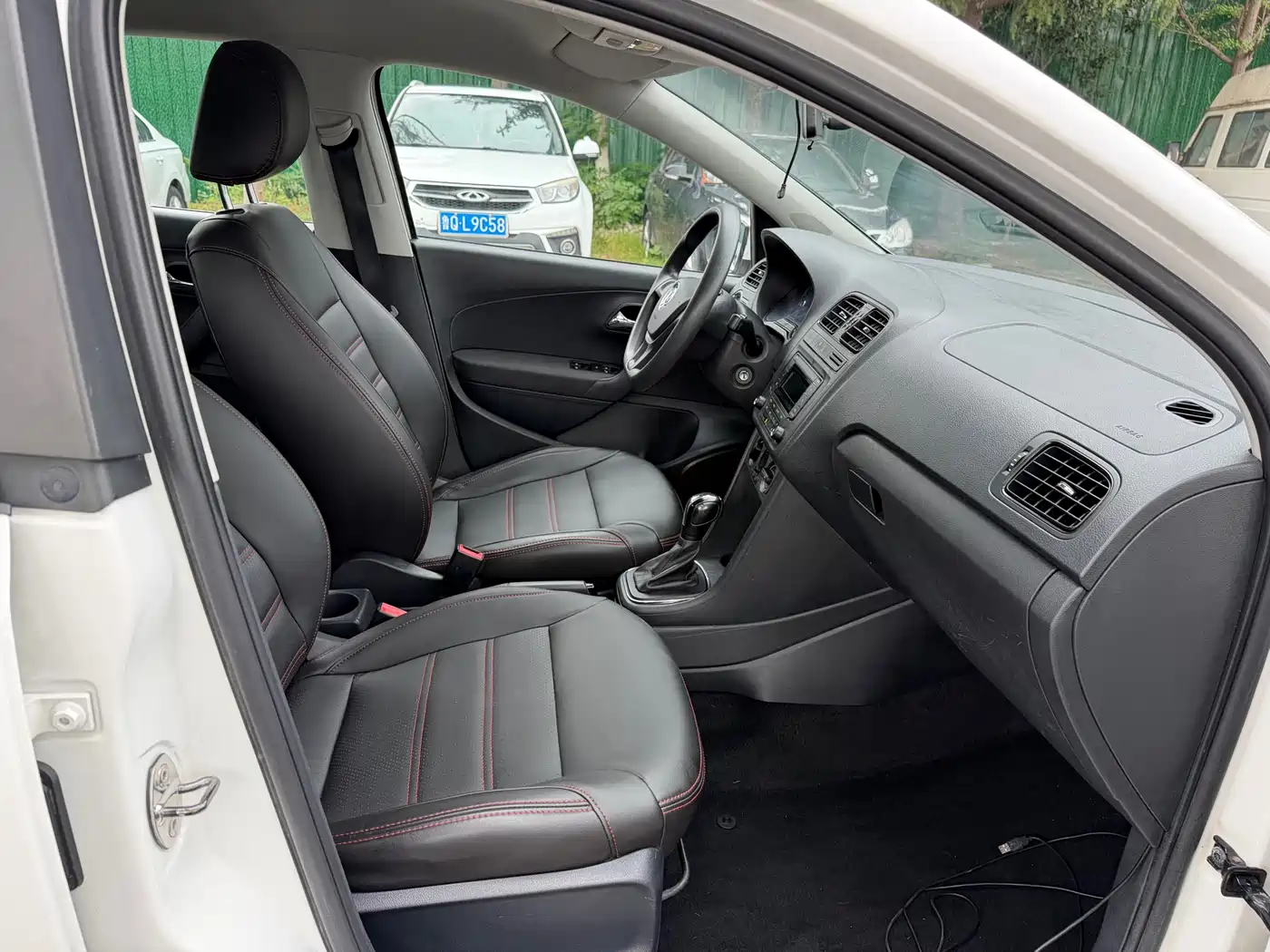 Volkswagen Polo 2016 1.4L Automatic Trend фото 9