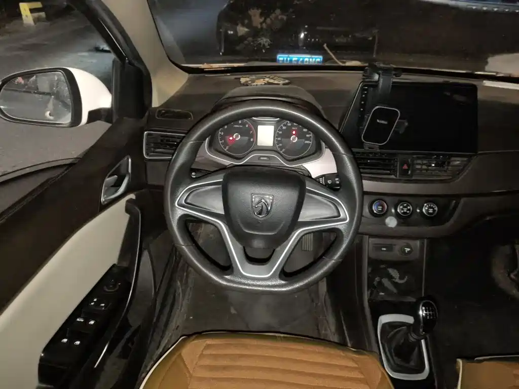 Baojun 310W 2017 2017 1.5L Manual Comfort China V
