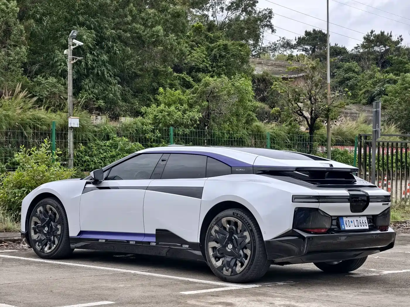 HiPhi Z 2023 5-Seater фото 16