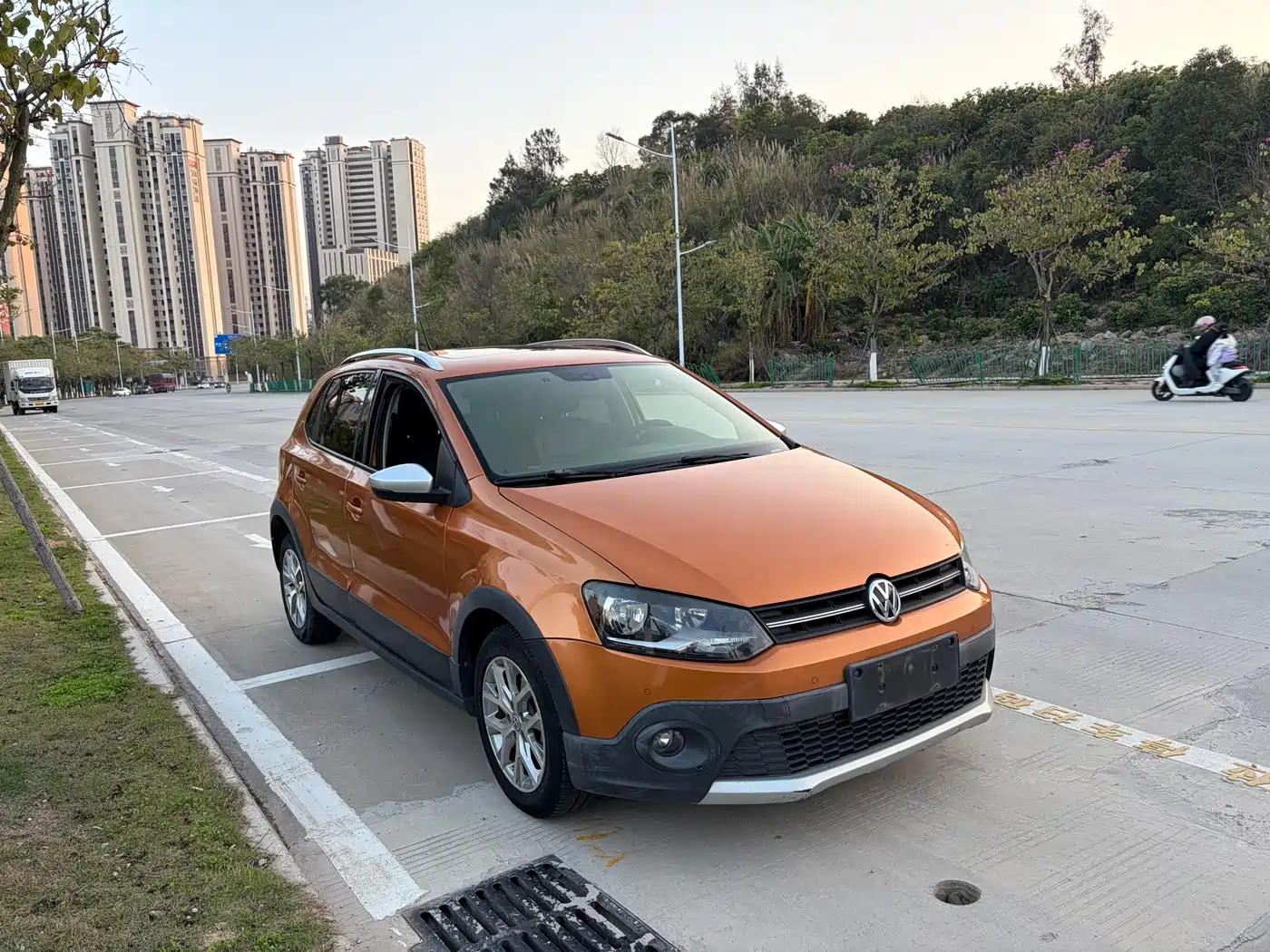 Volkswagen Polo 2016 1.6L Cross Polo Automatic фото 3