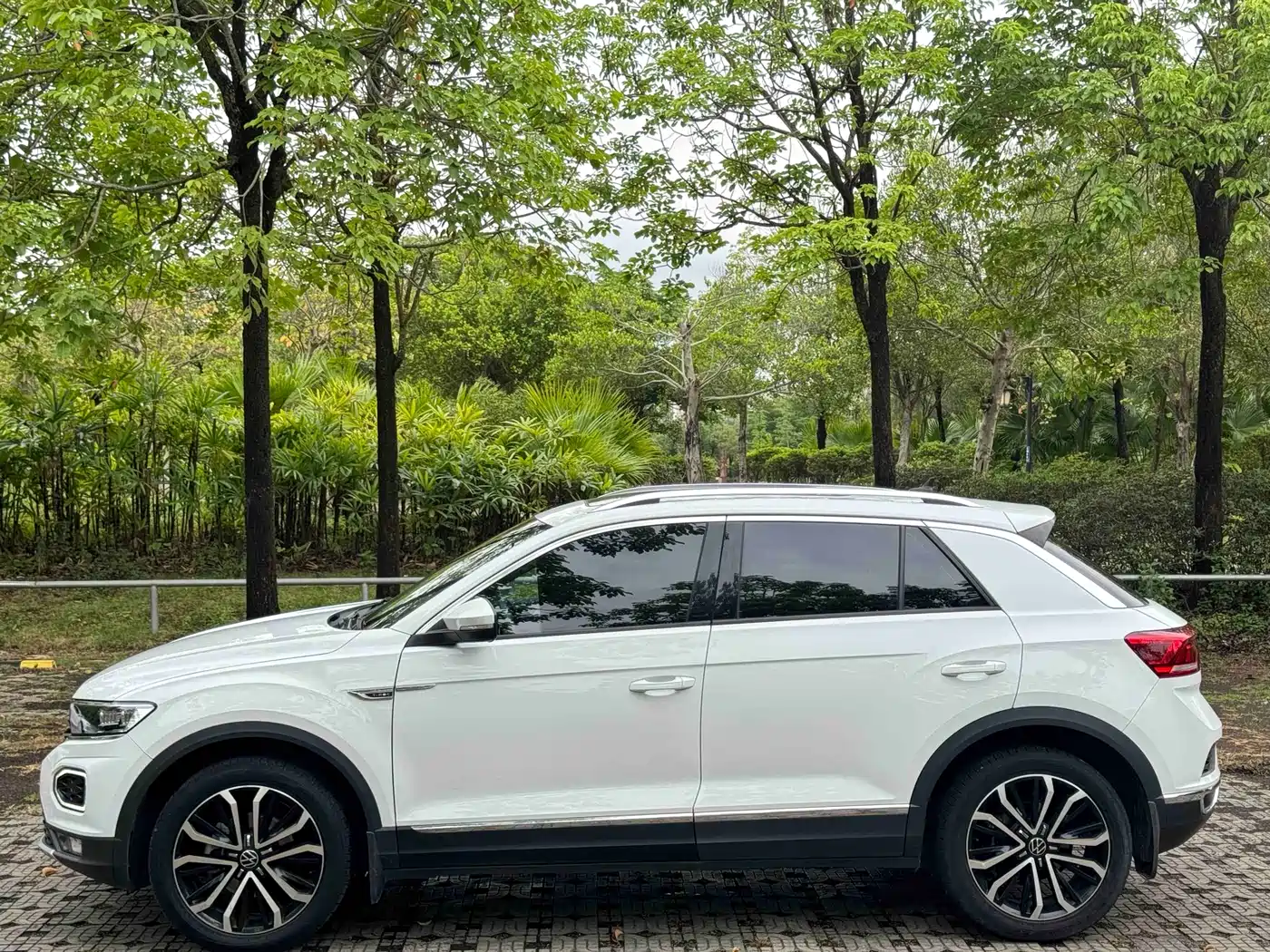 Volkswagen T-ROC 2021 280TSI DSG 4WD Luxury Connected фото 3