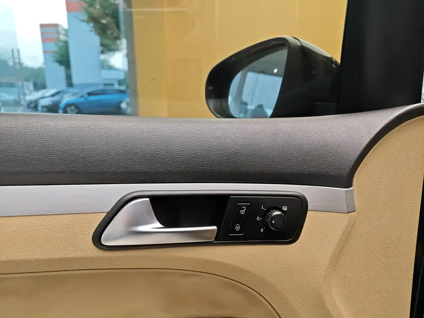 Volkswagen Touran 2011 1.4T Manual Smart Style 5-seater фото 8