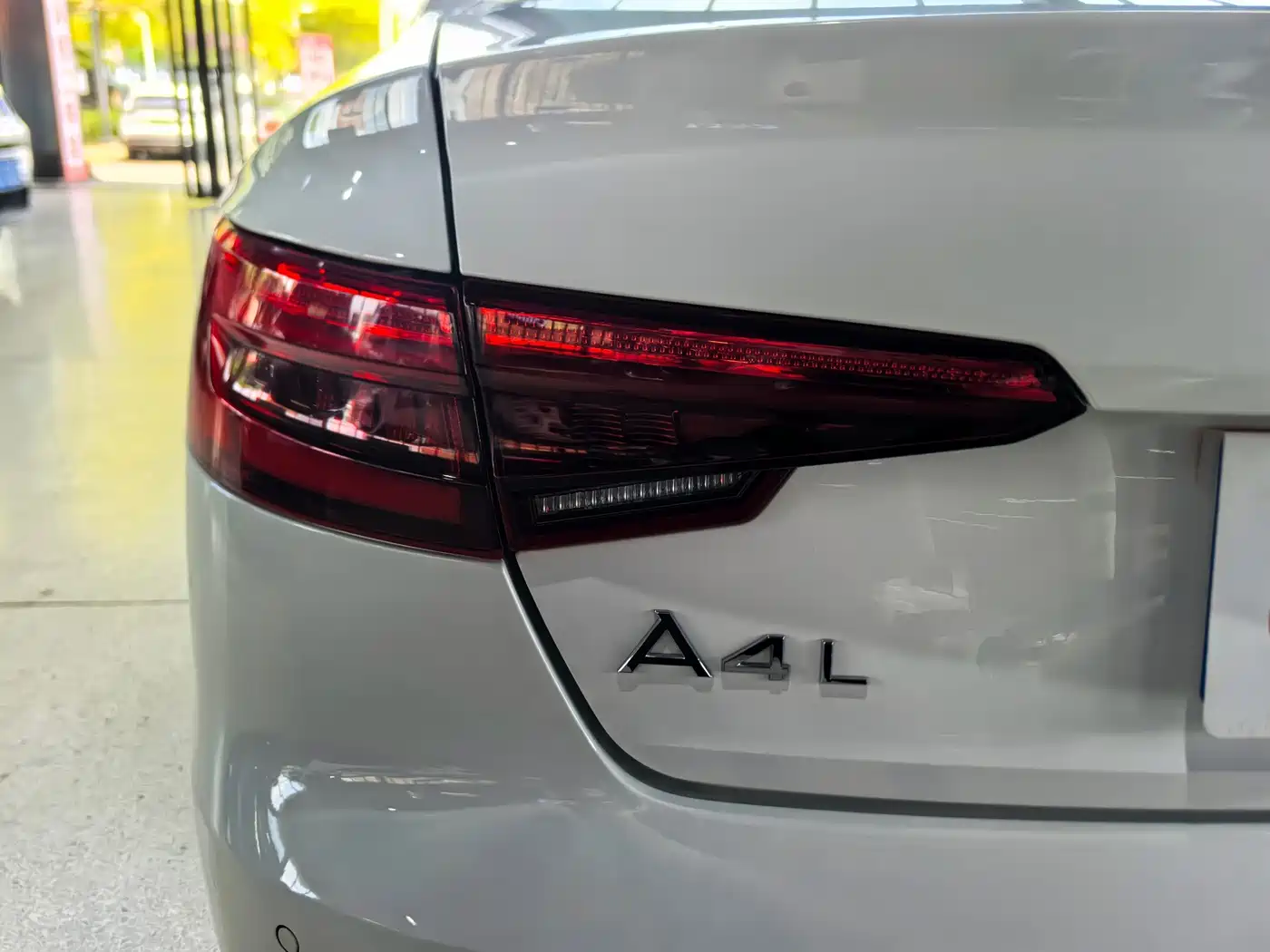 Фото 6 - Audi A4L