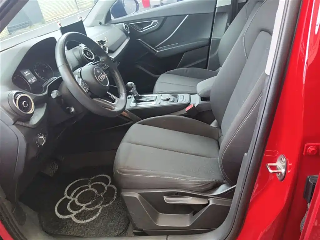 Audi Q2L 2018 35 TFSI Launch Exclusive Edition China VI фото 14