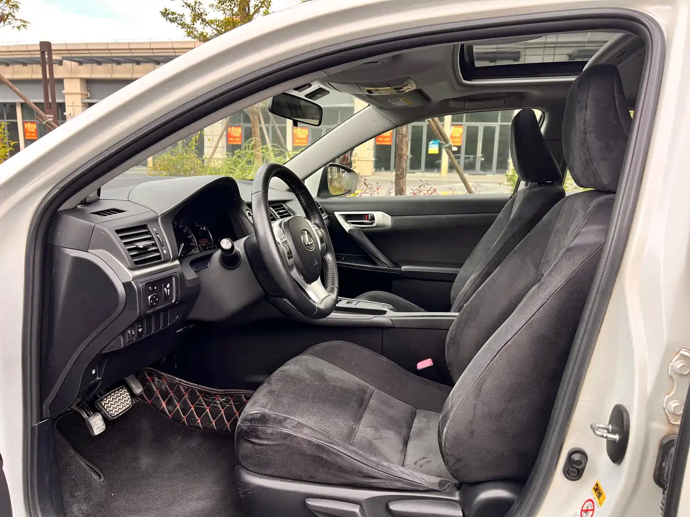 Фото 8 - Lexus CT