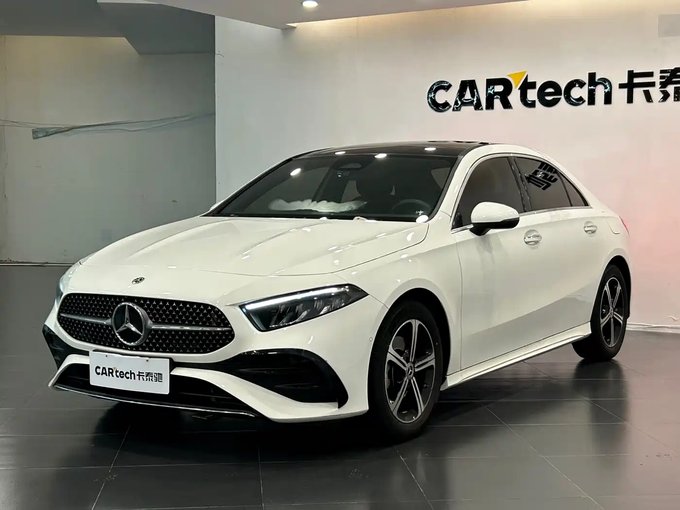  Mercedes-Benz Mercedes-Benz A-Class 2024 A 200 L Fashion Edition
