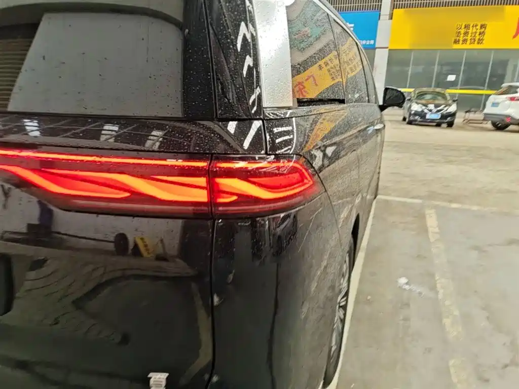 BYD Xia 2025 DM-i 1.5T 180km Surpass Edition фото 8