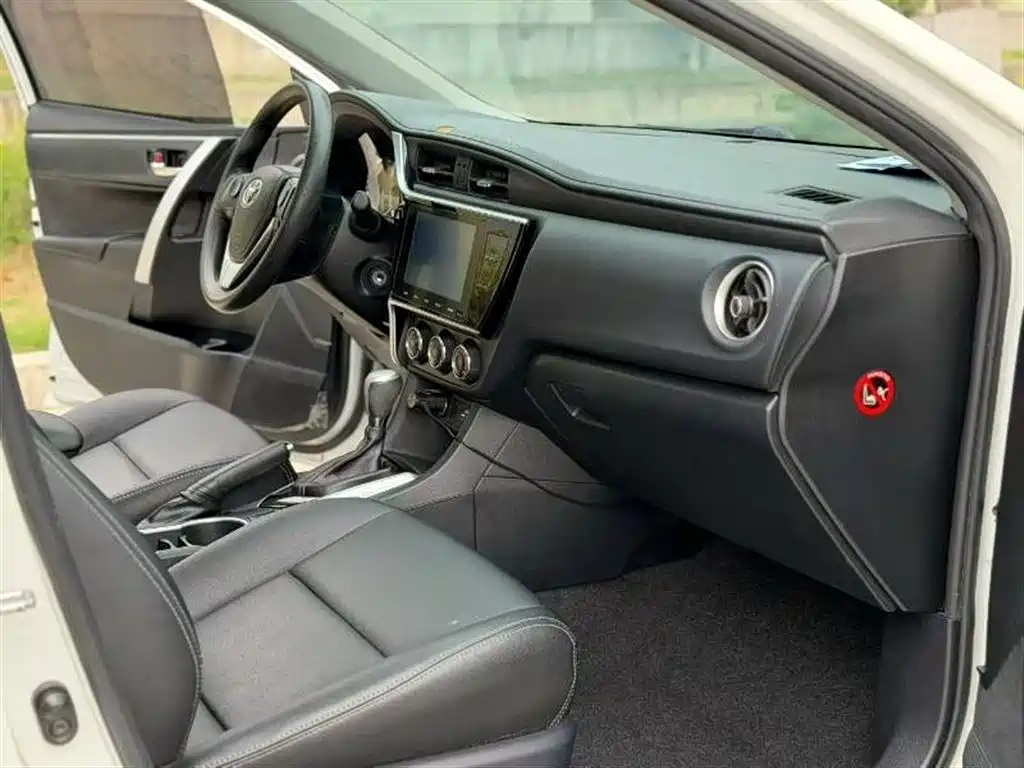 Toyota Levin 2017 Facelift 185T CVT Elite (China V) фото 4