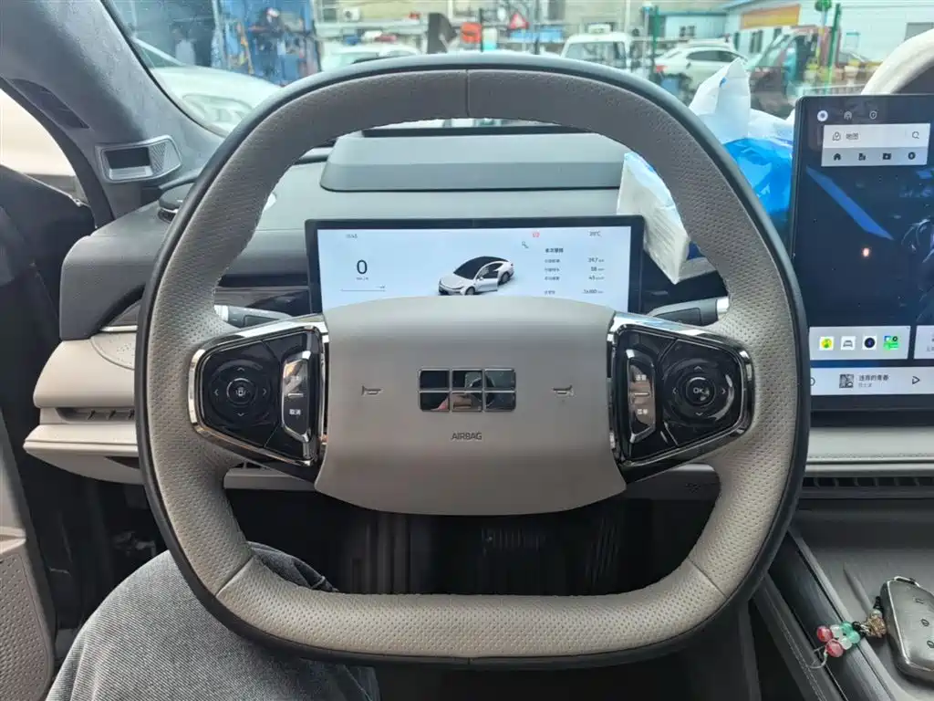 Geely Galaxy Galaxy Xingyao 8 2025 Model 130km EM-i Flagship Edition фото 11