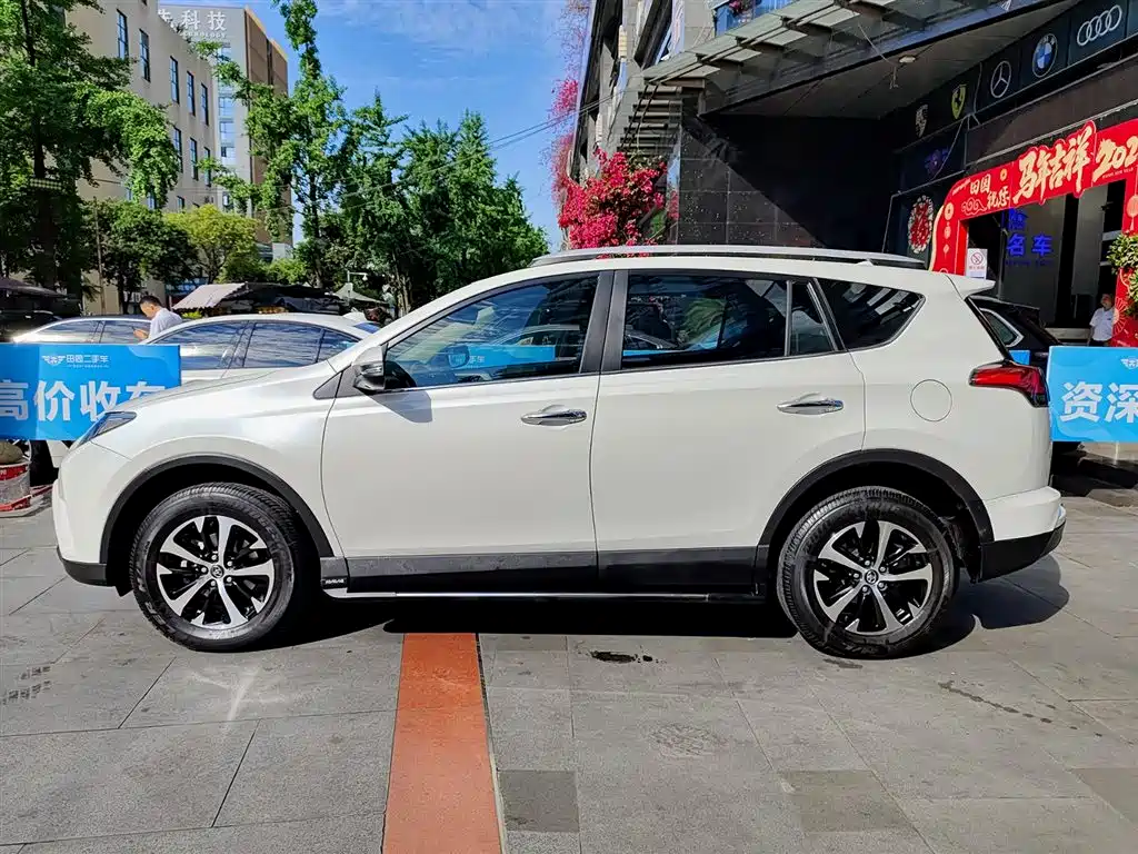 Toyota RAV4 Rongfang 2016 2.0L CVT 2WD Trend (China V) фото 3