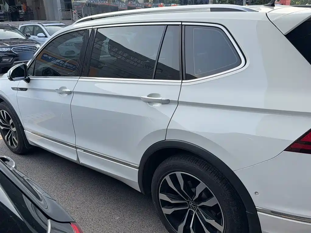 Volkswagen Tiguan L 2021 330TSI Automatic 2WD R-Line Premium фото 8
