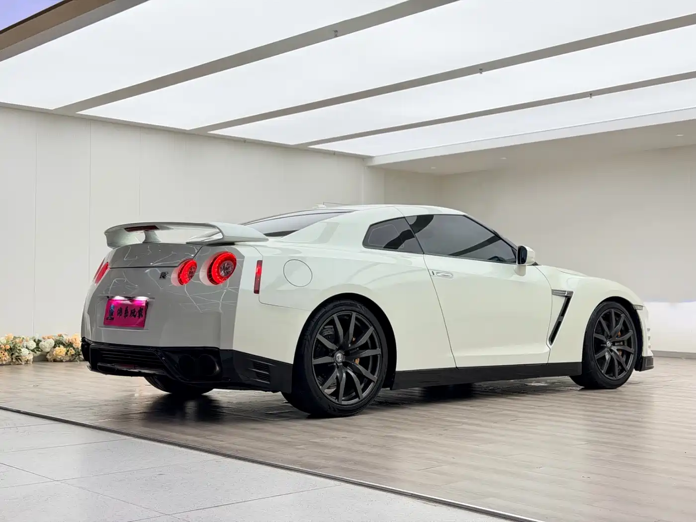 Nissan GT-R фото 6
