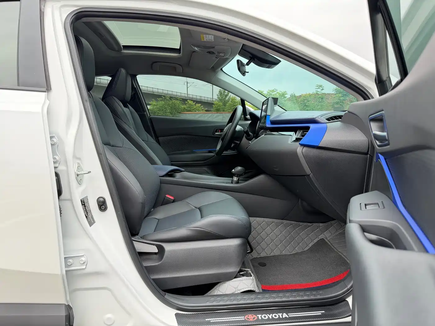 Toyota C-HR 2022 2.0L Leading Edition фото 14