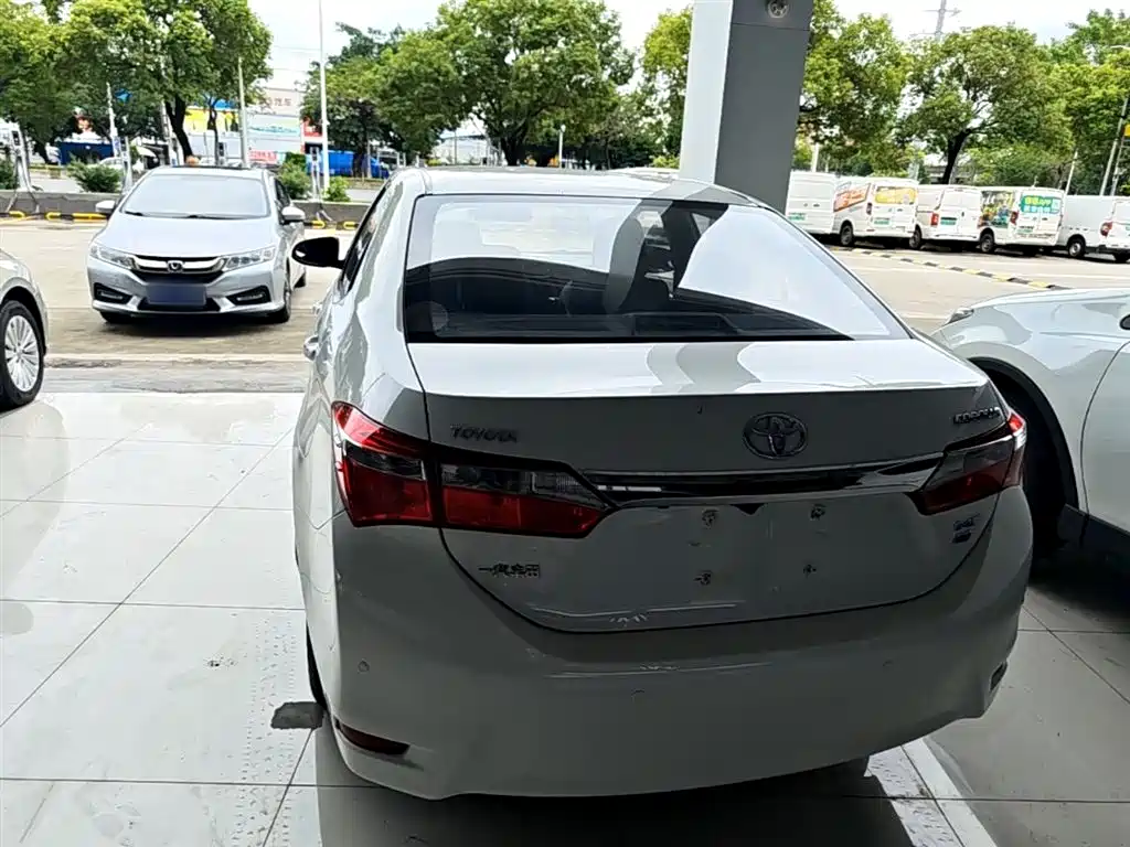 Toyota Corolla 2017 Facelift 1.2T S-CVT GL-i фото 6