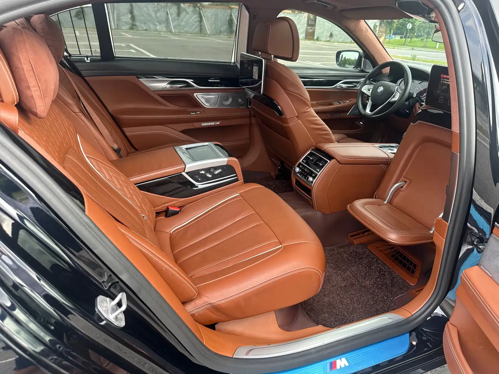 Фото 14 - BMW 7 Series