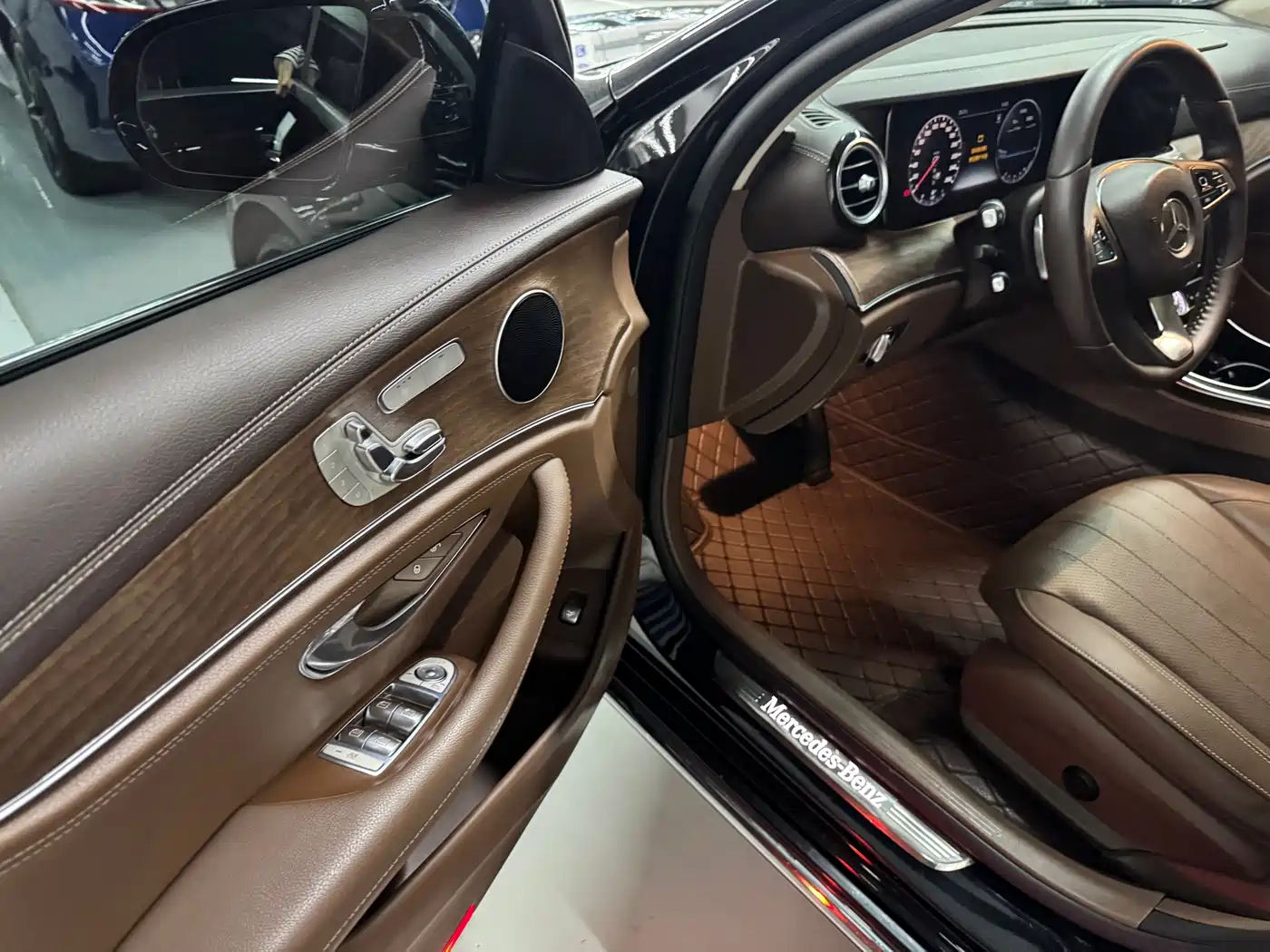 Mercedes-Benz E-Class 2016 E 300 L Sport Fashion Type фото 10