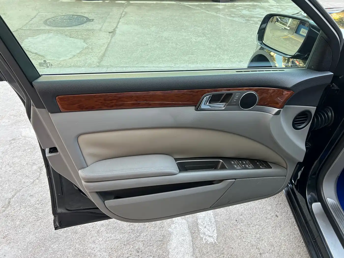 Volkswagen Phaeton 2009 Model 3.6L V6 5-seat Extended Comfort фото 23