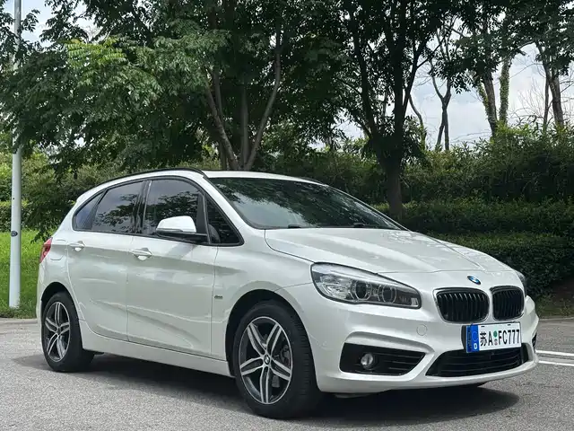 BMW 2 Series Touring 2016 218i Sport Design Package — фото 3