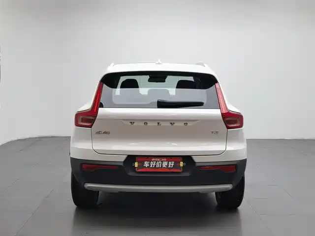 Volvo XC40 2020 T3 Smart Fashion Edition — фото 4