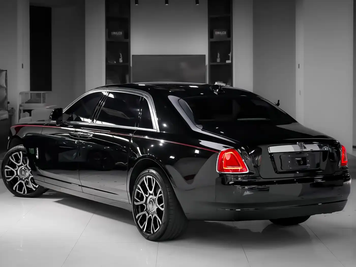 Rolls-Royce Ghost 2018 6.6T Long Wheelbase Edition фото 4