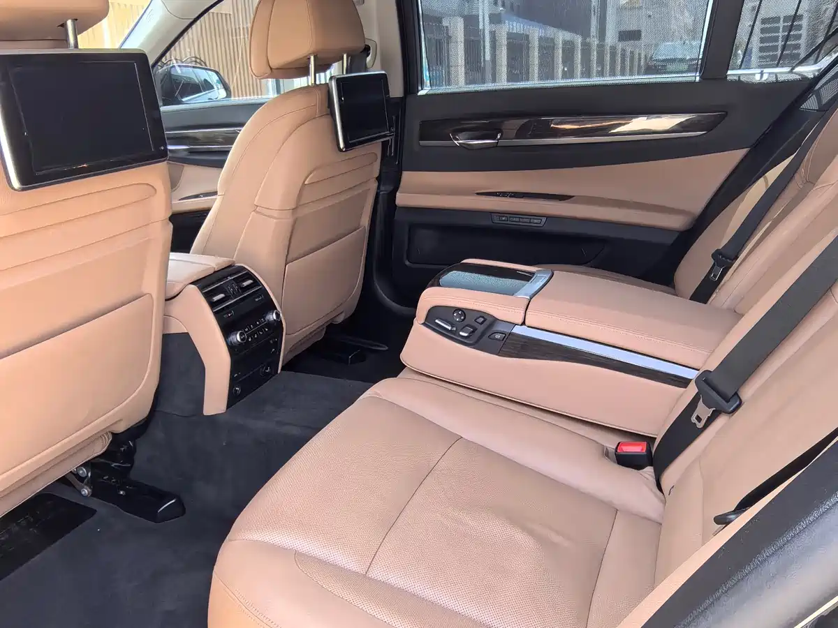BMW 7 Series 2013 Model 730Li Luxury фото 6