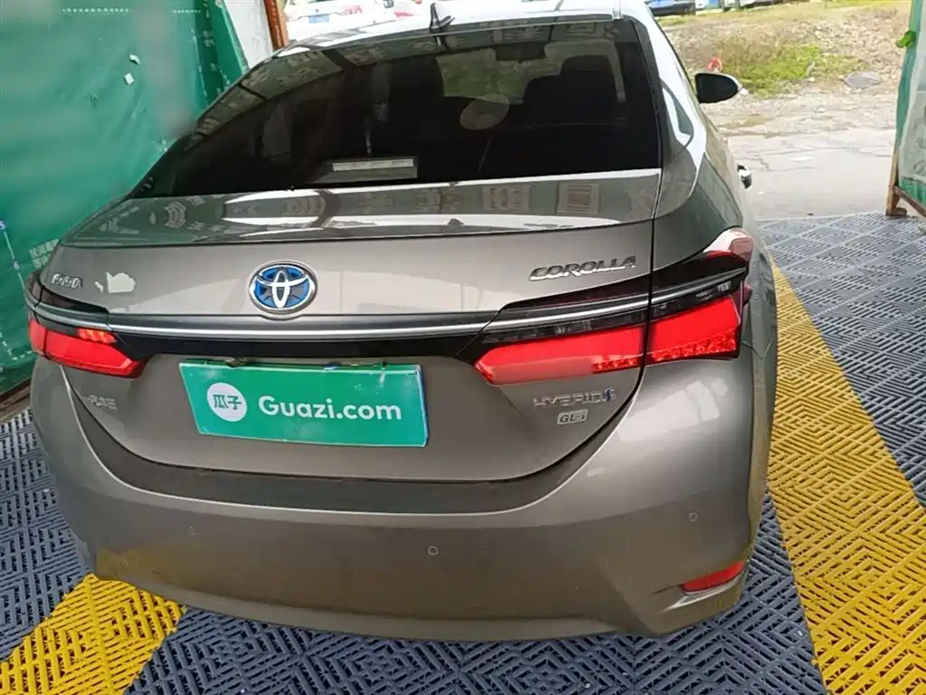 Toyota Corolla 2017 Facelift Hybrid 1.8L E-CVT Elite Edition фото 6
