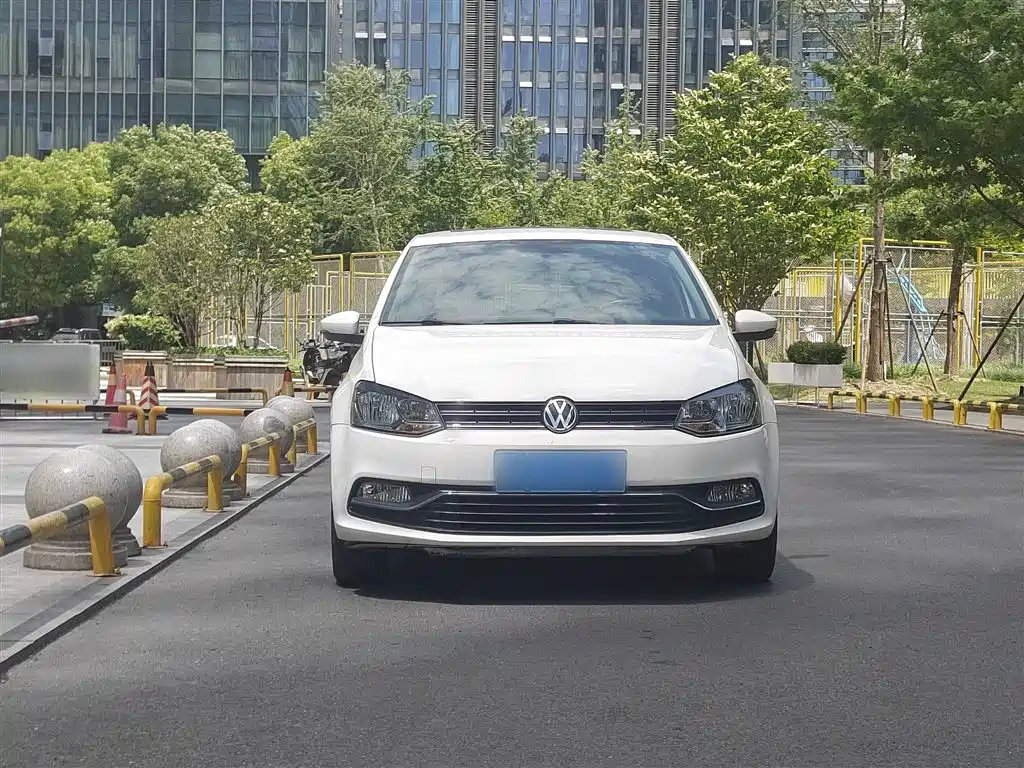 Volkswagen Polo 2016 1.6L Automatic Comfort фото 3