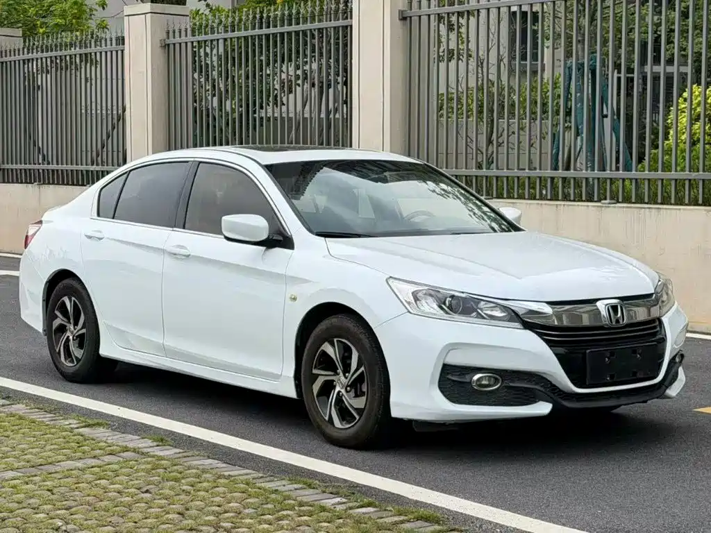 Фото 3 - Honda Accord