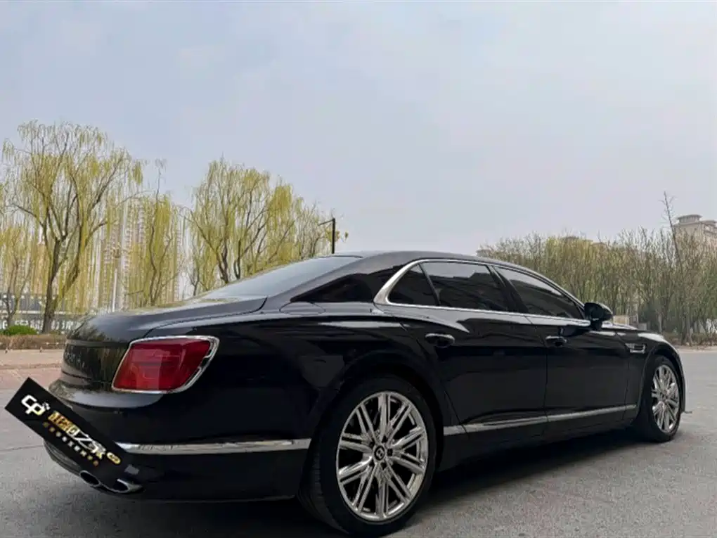 Bentley Flying Spur 2023 4.0T V8 Elegance Edition фото 4