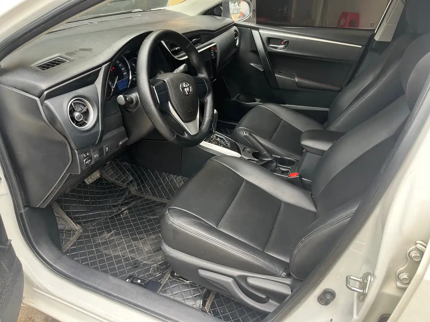 Toyota Corolla 2017 Facelift 1.2T S-CVT GL фото 11
