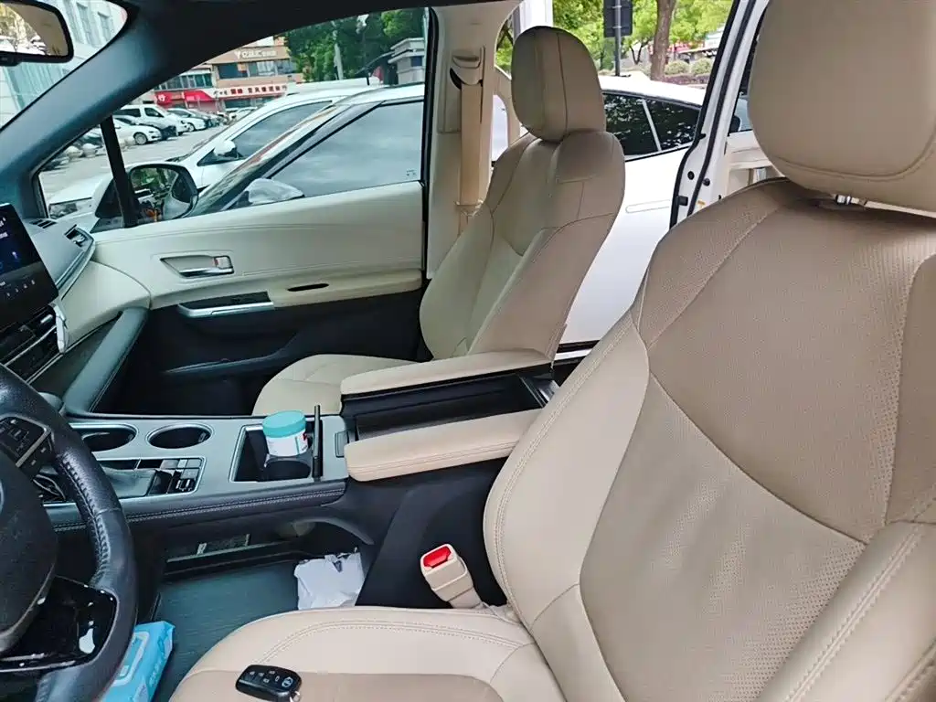 Toyota Sienna 2021 2.5L Hybrid Ultimate Edition фото 8