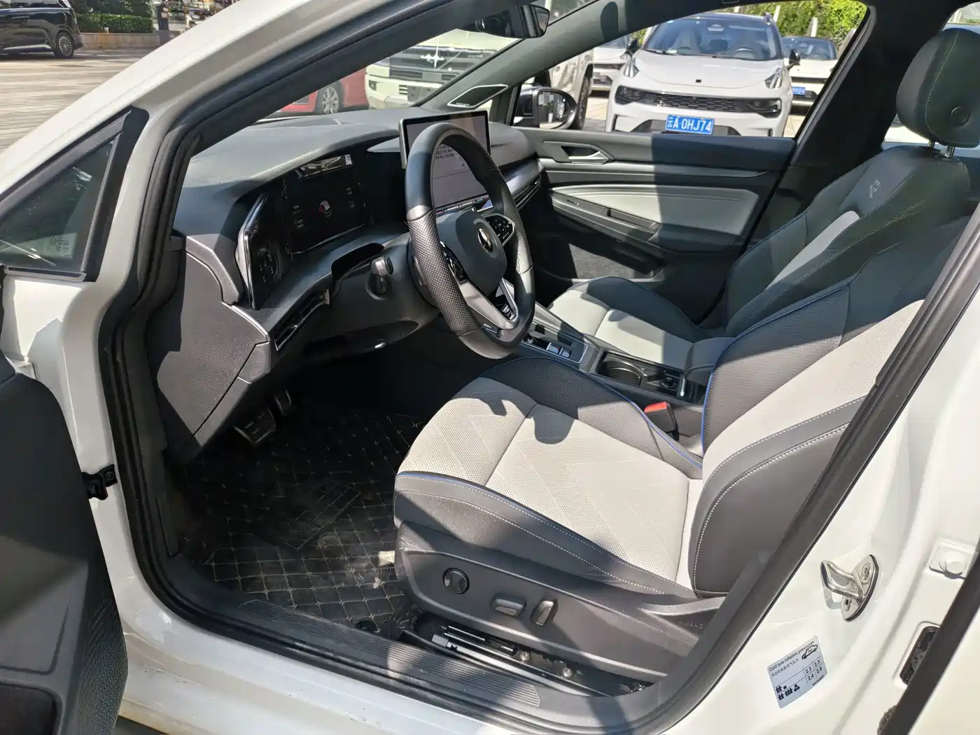 Volkswagen Golf 2025 2025 Facelift 300TSI R-Line