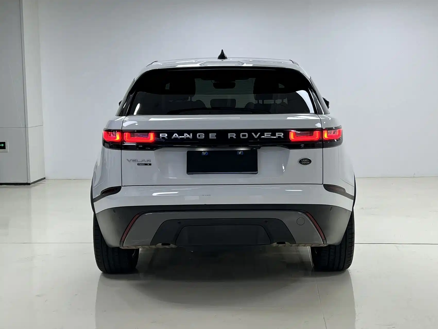 Фото 10 - Land Rover Range Rover Velar
