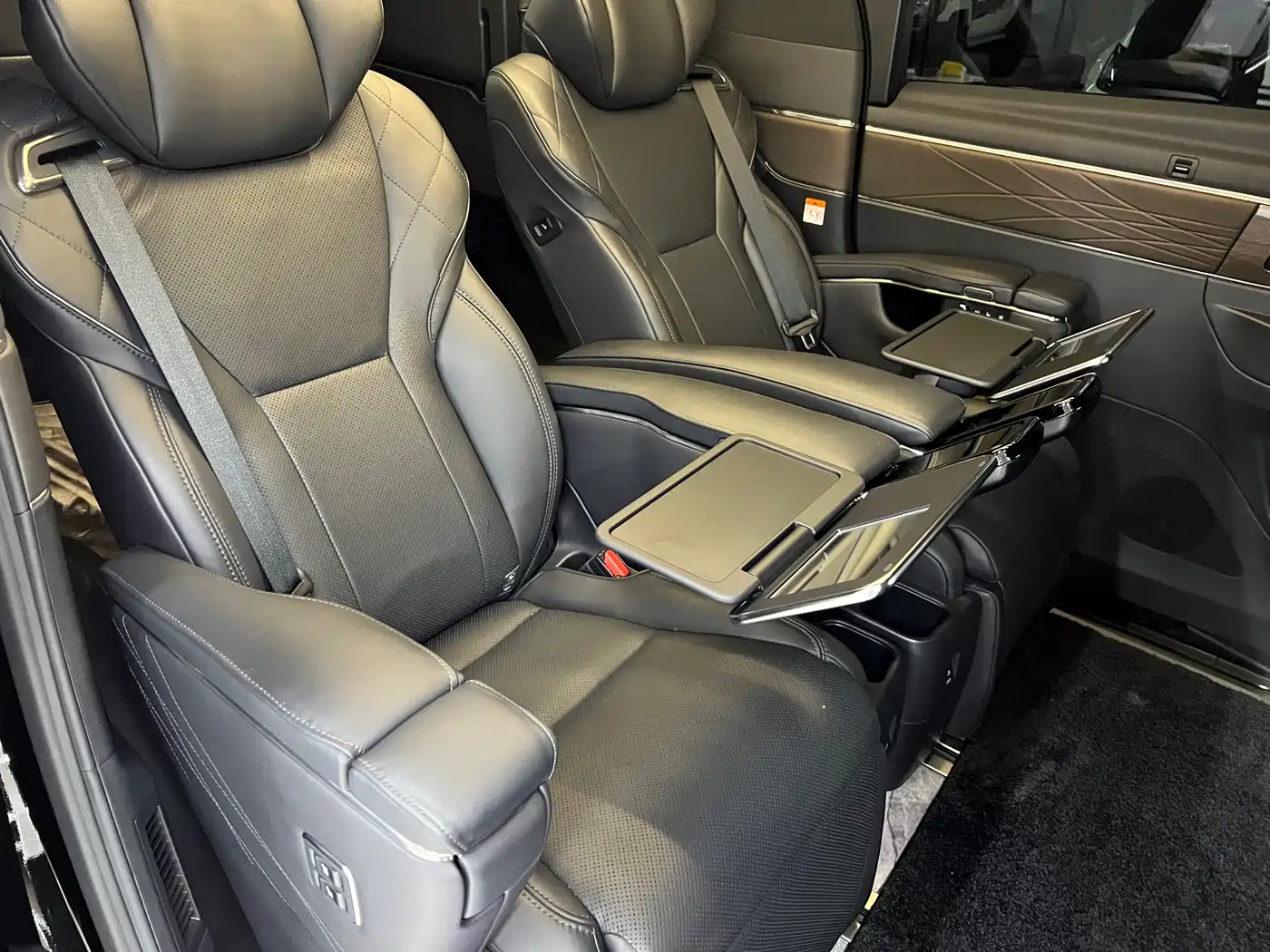 Toyota Vellfire 2024 Crown Hybrid 2.5L Executive Premium Edition фото 14