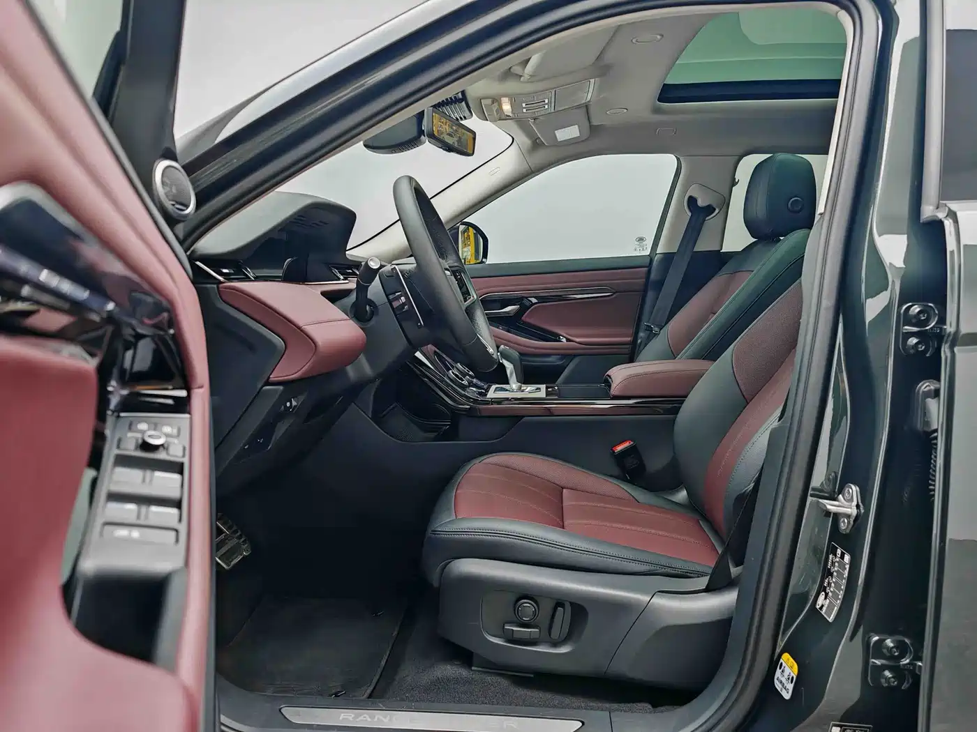 Land Rover Range Rover Evoque 2023 Range Rover Evoque L 249PS Luxury Edition фото 7
